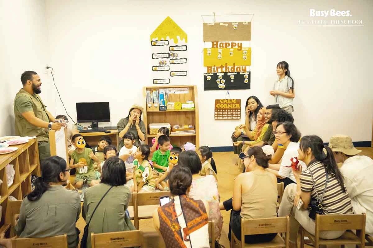 As parents stood beside their children during the end-of-summer event, the seasonβs journey concluded in a warm atmosphere of connection, pride, and heartfelt celebration