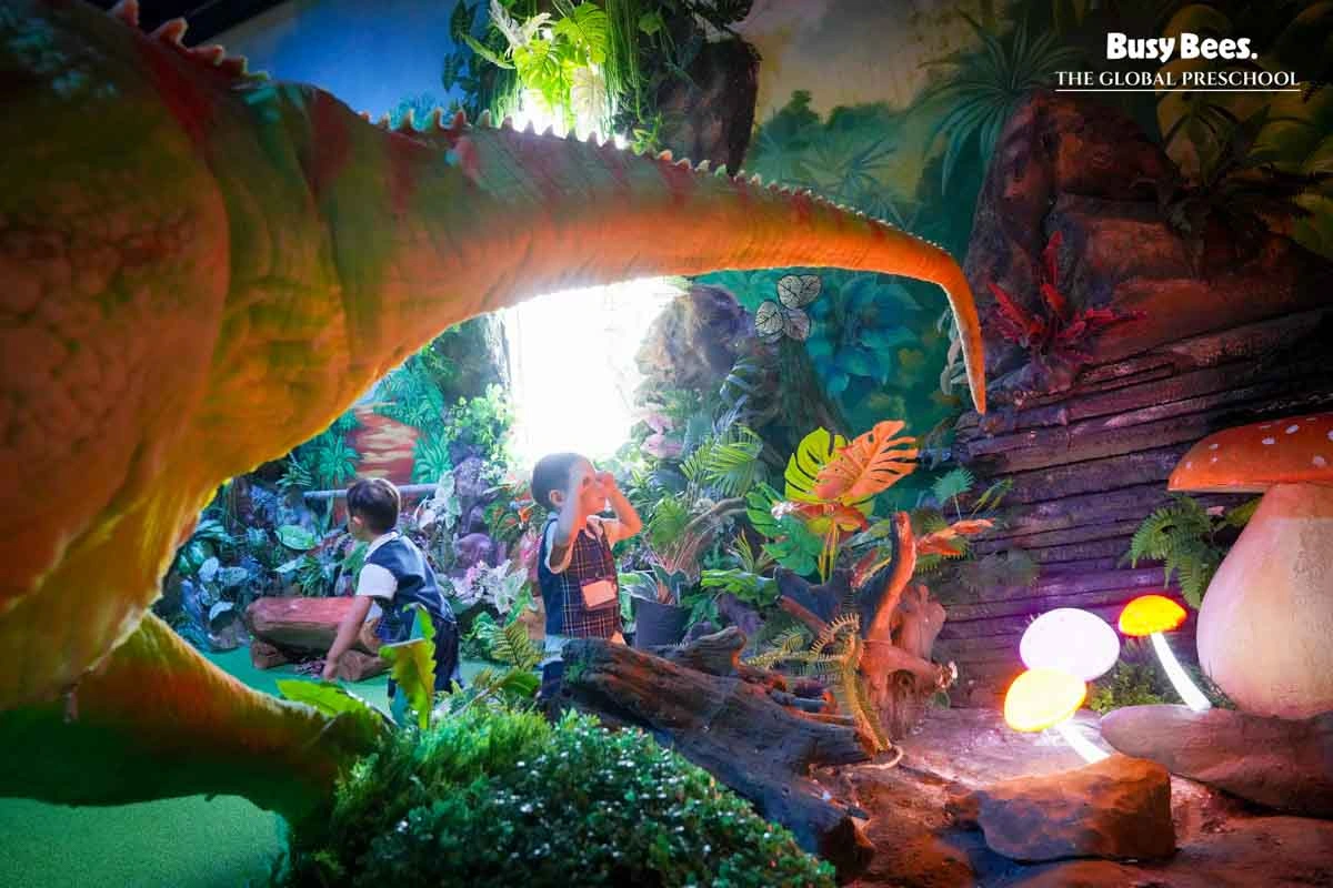 Each dinosaur model served as a meaningful puzzle piece, helping children naturally connect classroom knowledge with the world around them