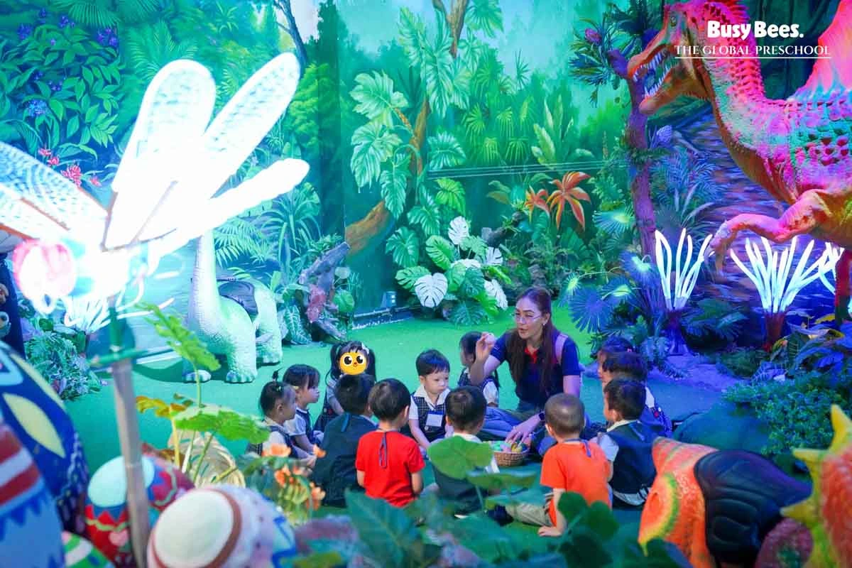 Throughout the activities, children were encouraged to ask questions and share their reflections with teachers and peers, enhancing their observation, expression, and information-linking skills