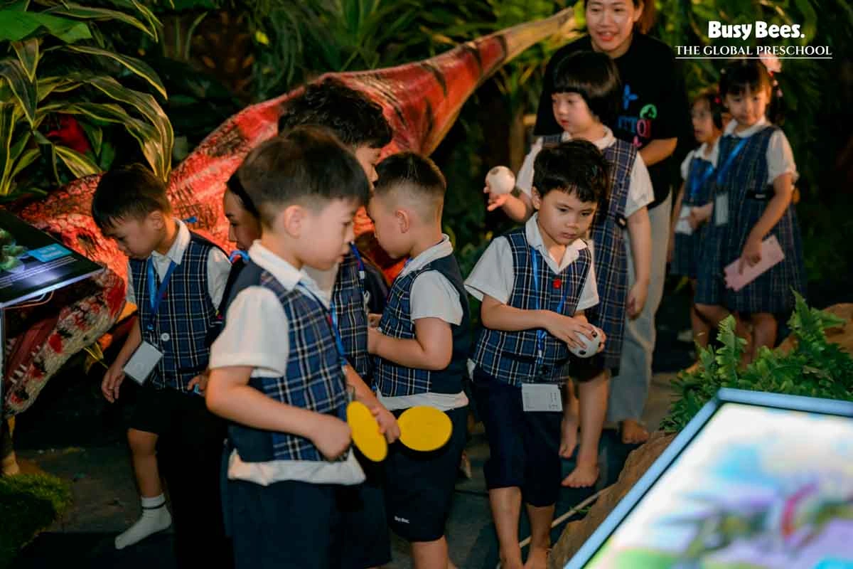 Immersed in a prehistoric setting, every young learner became an enthusiastic little explorer fueled by curiosity and a passion for discovery