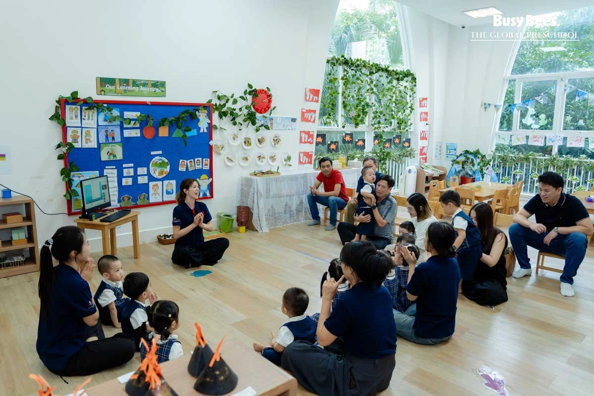 Trẻ ôn lại kiến thức đã học thông qua hoạt động tương tác, phát triển tư duy phản biện trong môi trường kết nối