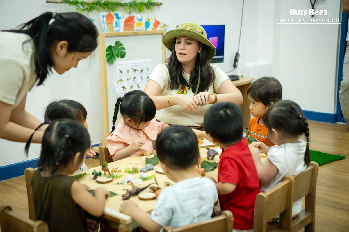 Dưới sự khơi gợi tinh tế của giáo viên, trẻ phát huy tối đa khả năng sáng tạo và tự tin thể hiện bản thân