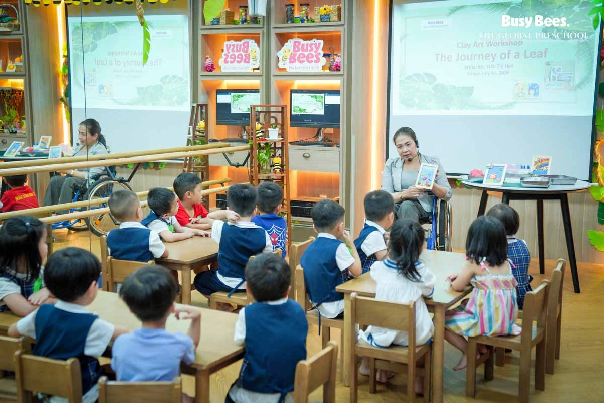Thông qua hoạt động nghệ thuật trẻ học cách lắng nghe chia sẻ và cùng nhau tạo nên những giá trị kết nối đầy cảm xúc